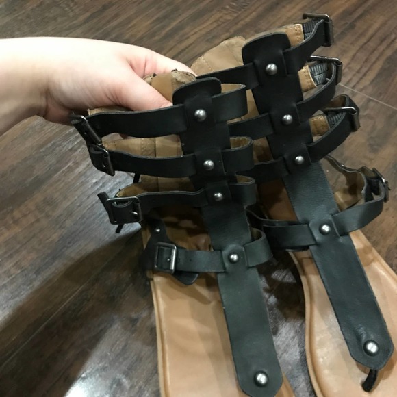 Aldo size 8 black leather gladiator strappy sandals ankle length with studs - Picture 2 of 4
